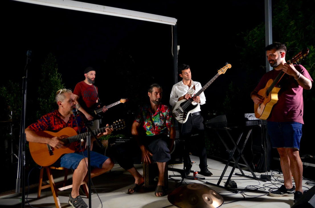 Huétor Vega abre el micro y el escenario se llena de talento