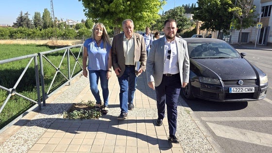 Huétor Vega traslada al diputado de Obras Públicas los problemas en su carretera de acceso desde Granada