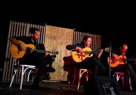 Tres guitarras flamencas en el ciclo 'Más músicas en Huerta Cercada'.