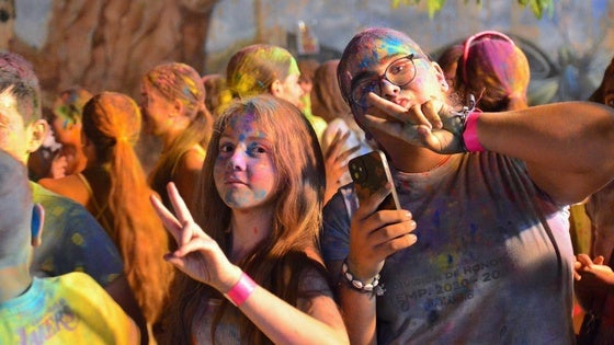 Todo es de color en la Fiesta Holi de Huétor Vega