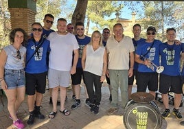 Miembros del equipo de gobierno, con la Charanga Vaso Largo.