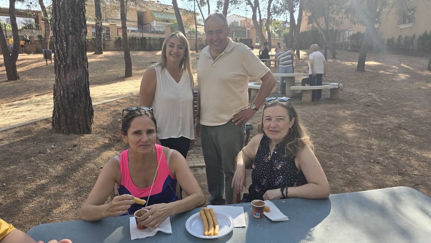 Desayuno popular en el Parque de los Pinos de Huétor Vega.
