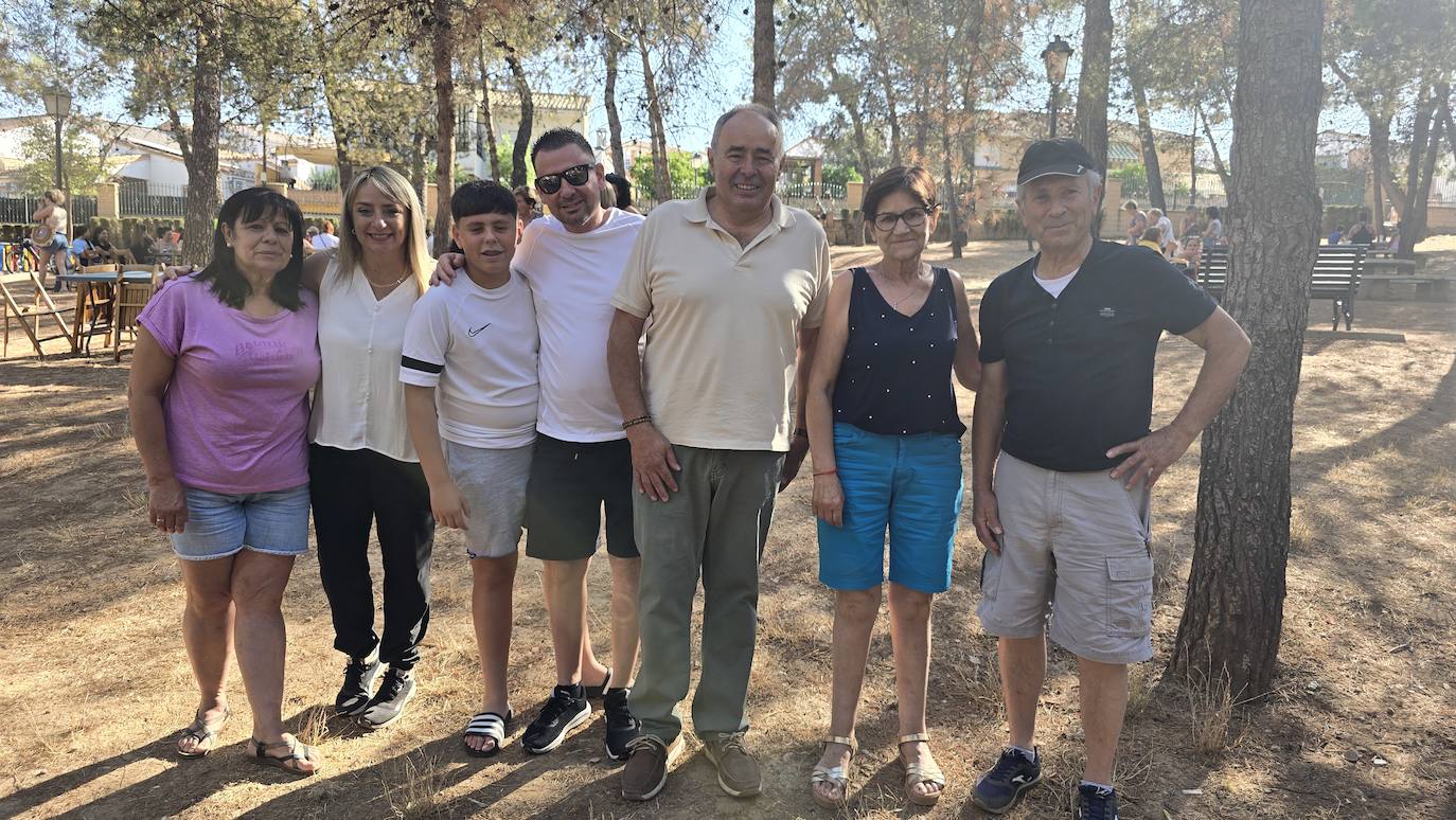 Desayuno popular en el Parque de los Pinos de Huétor Vega.