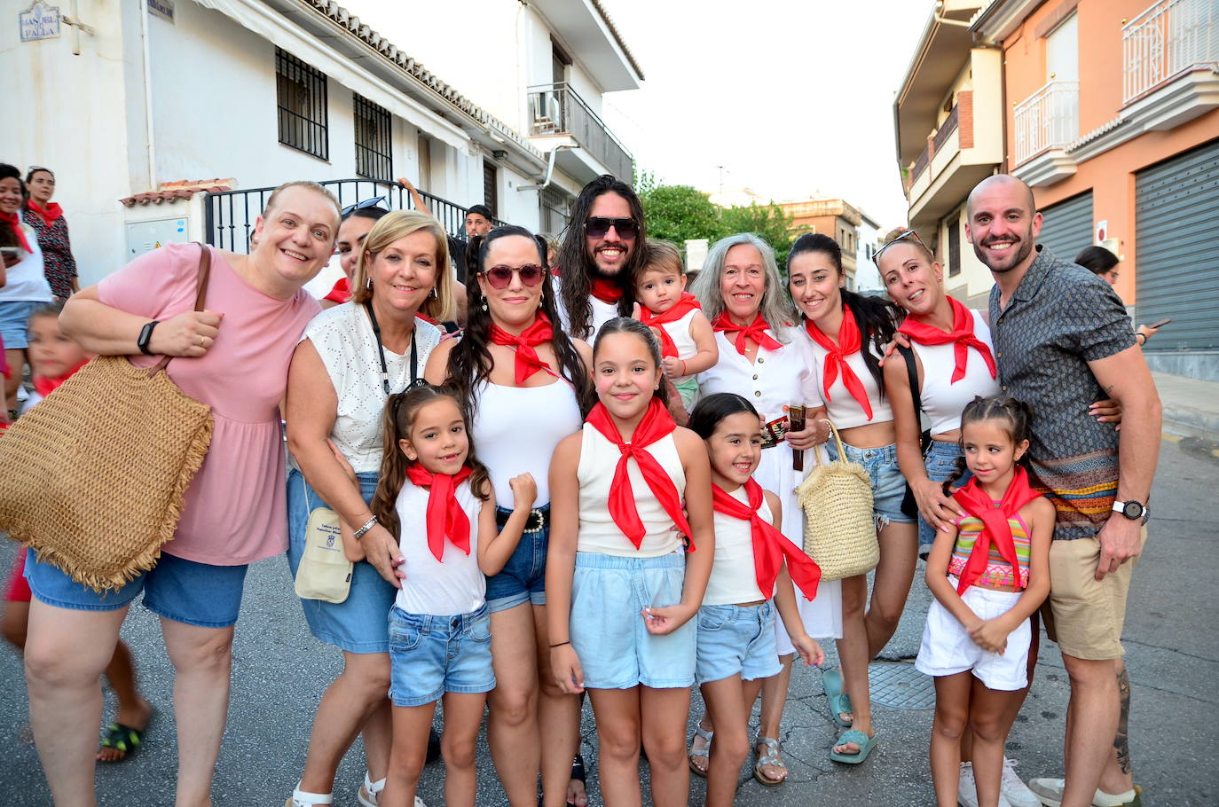 Huétor Vega vibra con su particular encierro de 'toros'