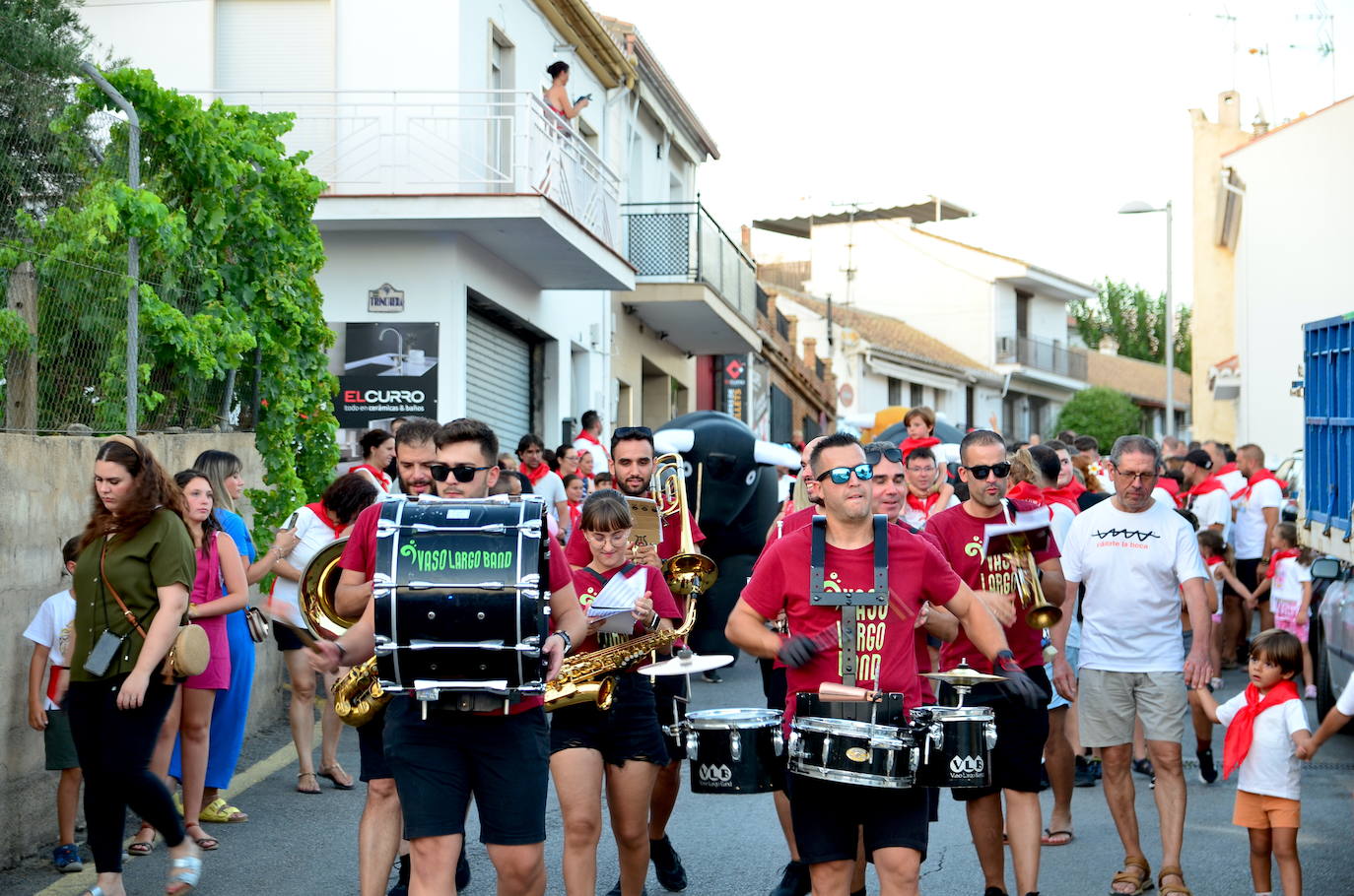 Huétor Vega vibra con su particular encierro de 'toros'