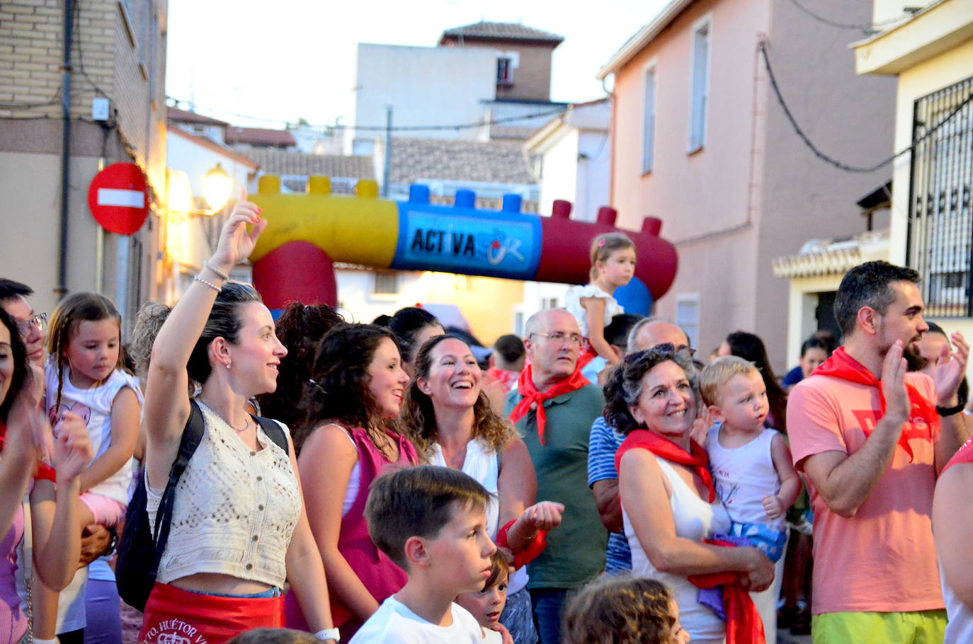 Huétor Vega vibra con su particular encierro de 'toros'