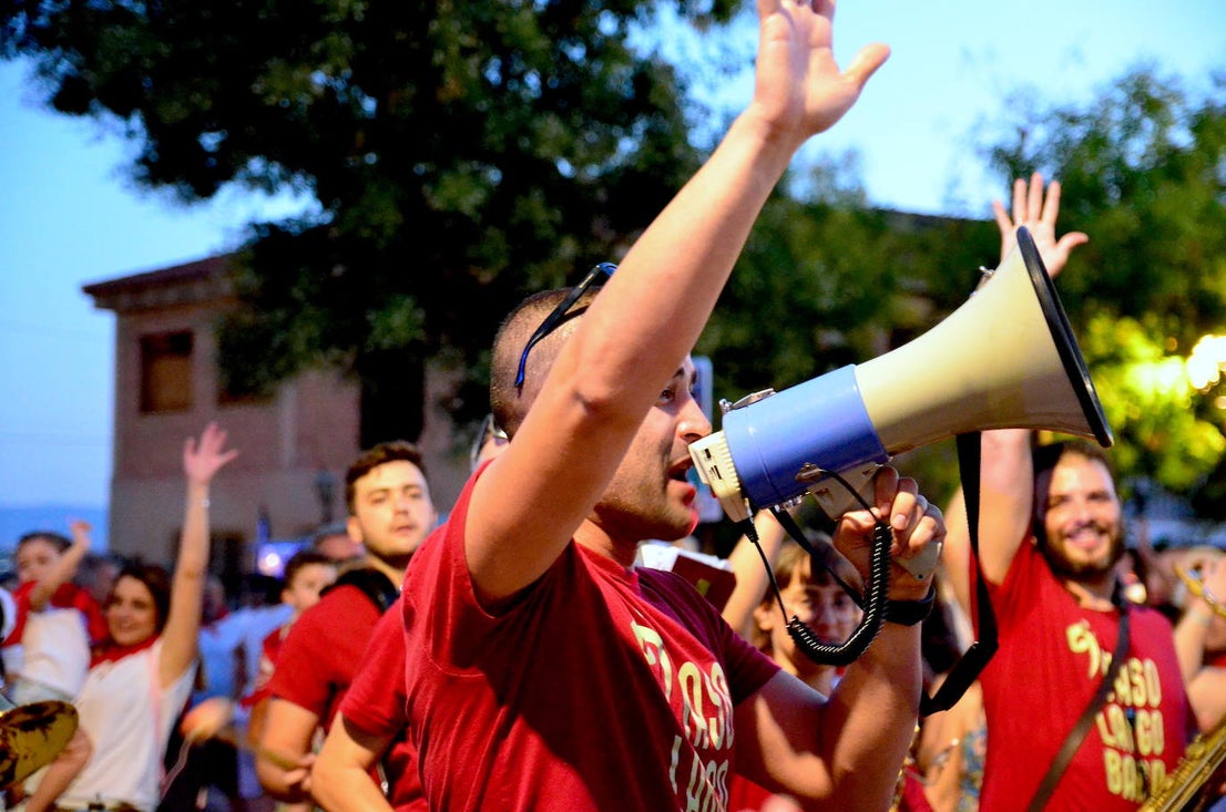 Huétor Vega vibra con su particular encierro de 'toros'