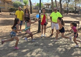 Actividades por equipos en el Parque de los Pinos.