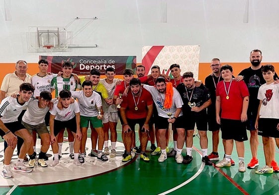 El Torneo del Barrio se estrenó en 2023 en las pistas de uno de los colegios y este año ha dado el salto al Pabellón Municipal de Deportes.