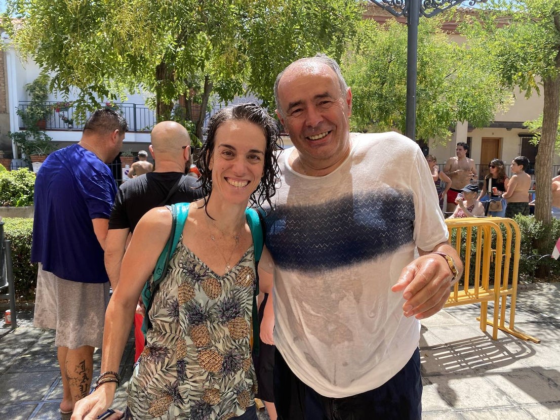 La fiesta del agua y la espuma refresca Huétor Vega