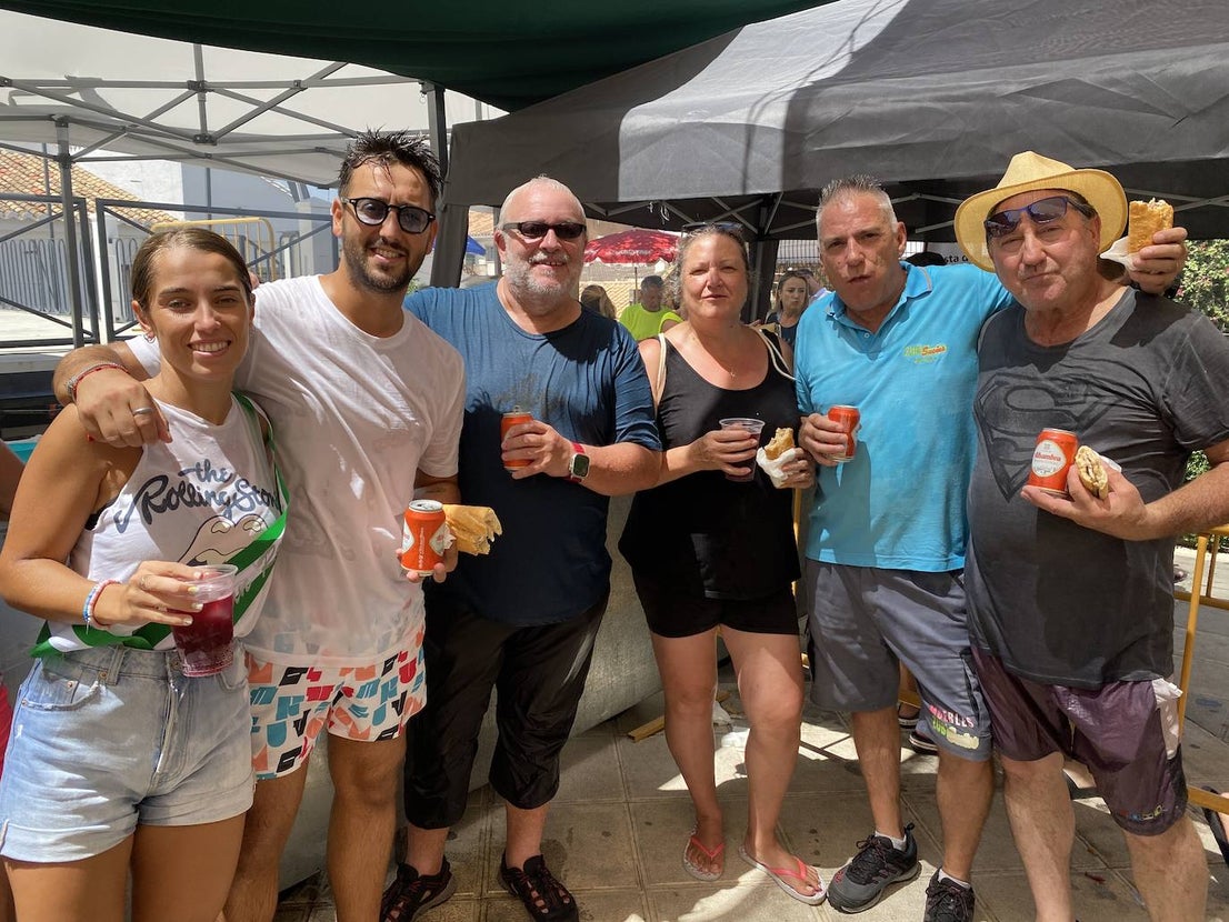 La fiesta del agua y la espuma refresca Huétor Vega