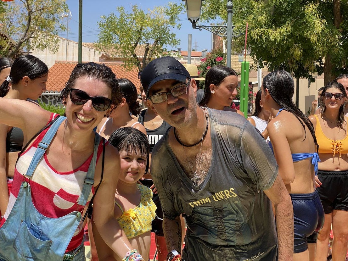 La fiesta del agua y la espuma refresca Huétor Vega
