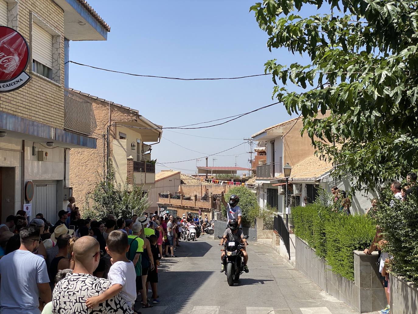 La fiesta del agua y la espuma refresca Huétor Vega