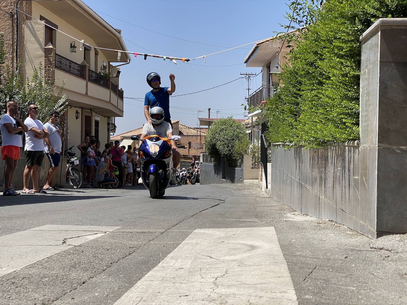 La fiesta del agua y la espuma refresca Huétor Vega