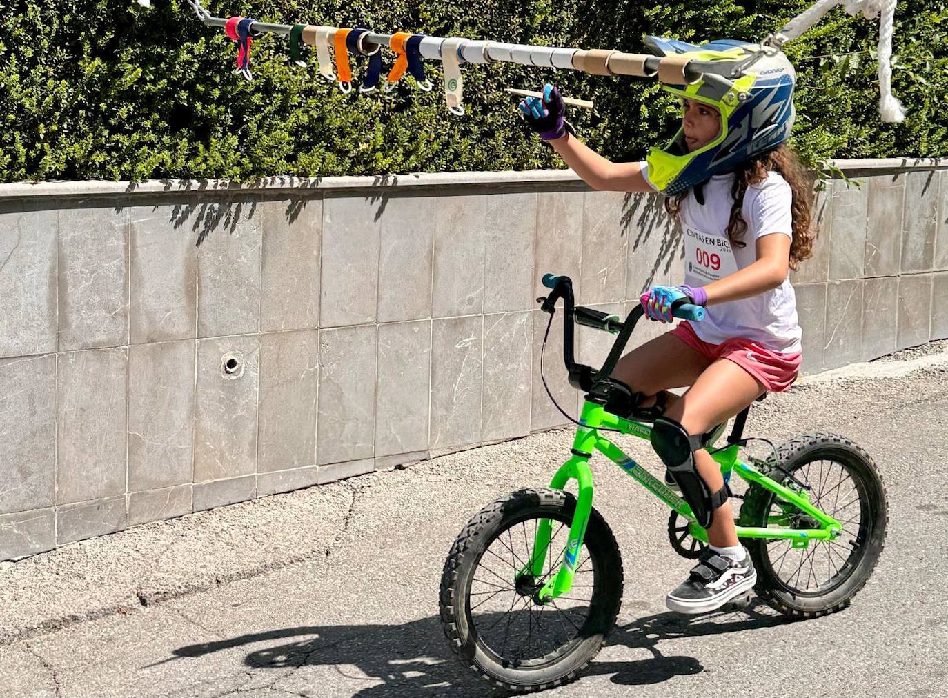 La fiesta del agua y la espuma refresca Huétor Vega