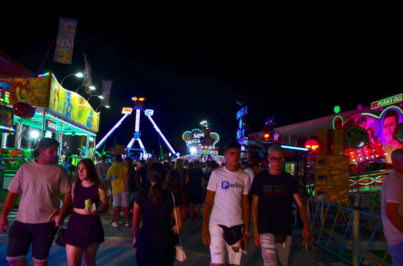 El ferial de Huétor Vega brinda y perrea