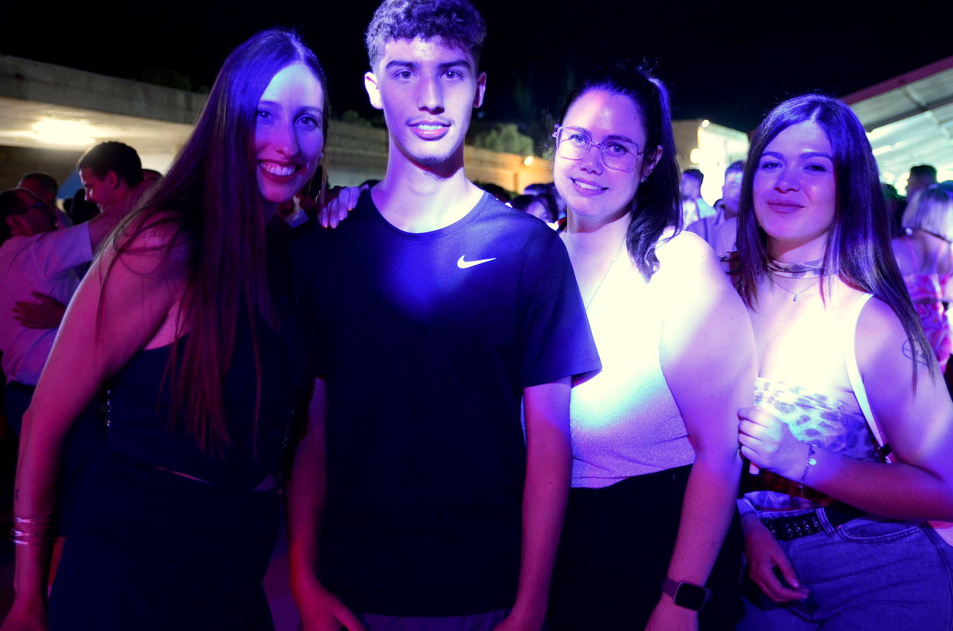 El ferial de Huétor Vega brinda y perrea