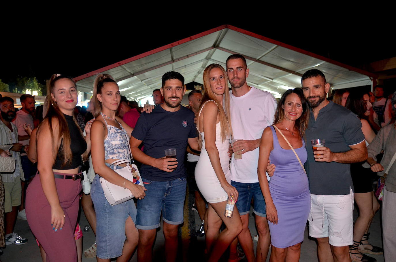 El ferial de Huétor Vega brinda y perrea