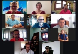 El concejal de Innovación del Ayuntamiento de Vega, Ángel Moreno, abajo a la izquierda.