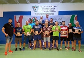 Entrega de placas recordatorias a todos los participantes.