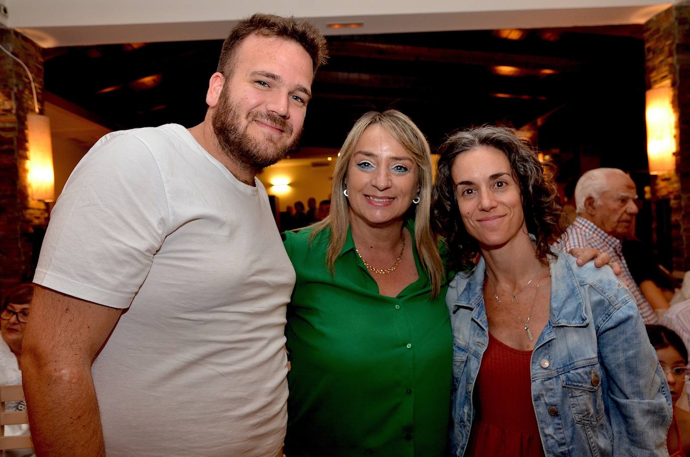 Cena, baile y canción de autor en San Miguel de Huétor Vega