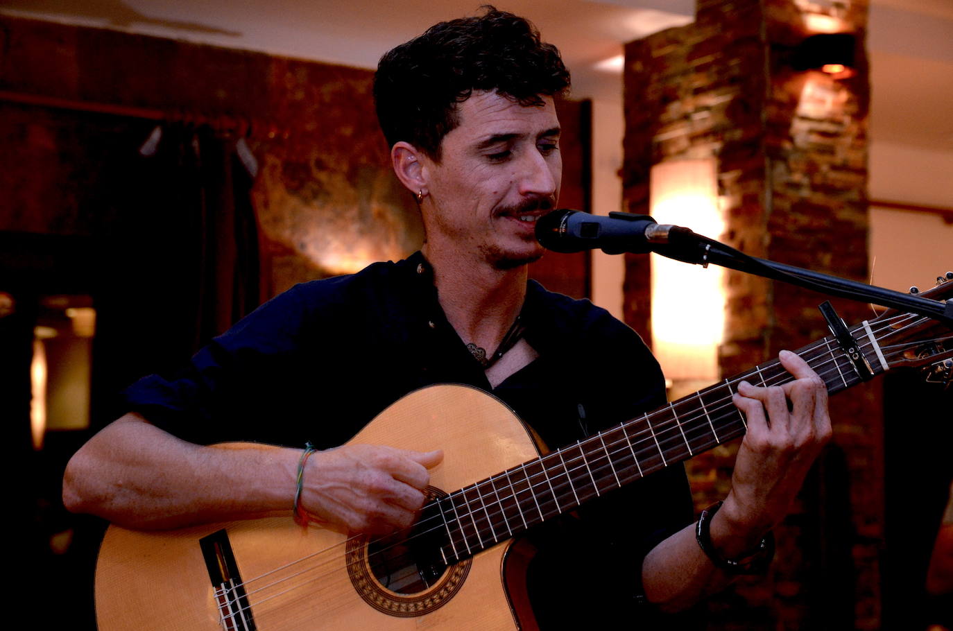Cena, baile y canción de autor en San Miguel de Huétor Vega
