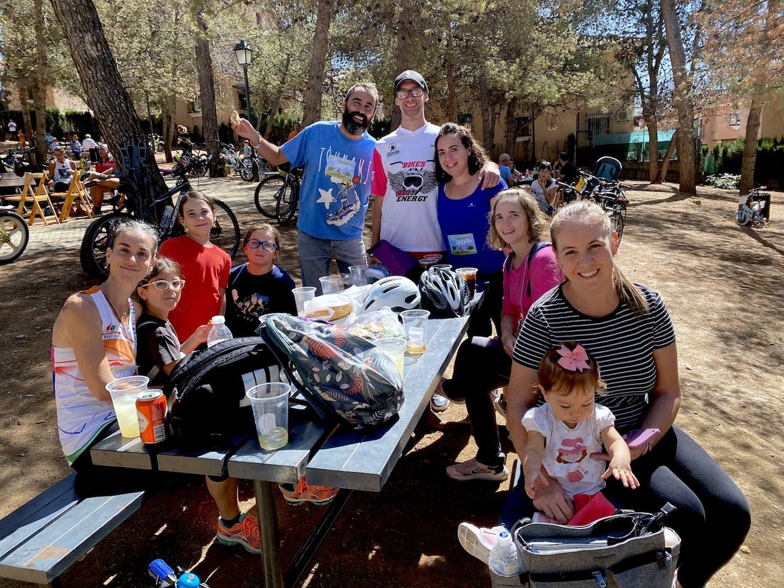 Barbacoa sobre ruedas en el Parque de los Pinos de Huétor Vega