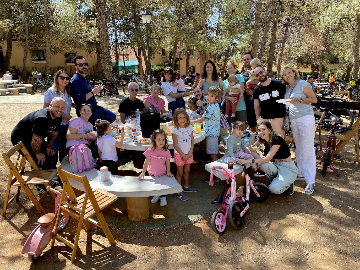 Barbacoa sobre ruedas en el Parque de los Pinos de Huétor Vega