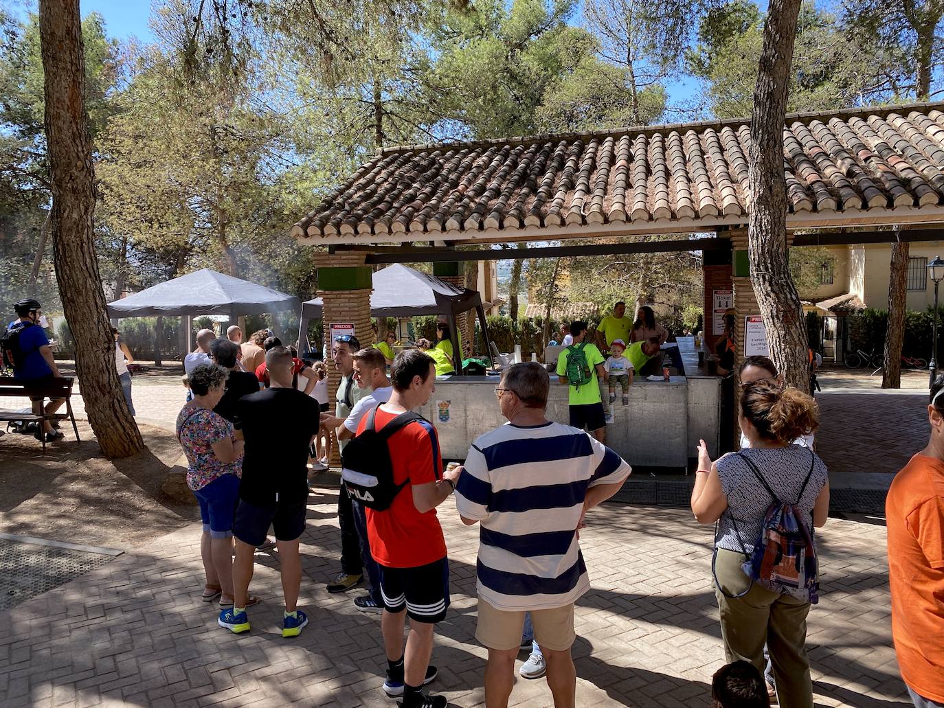 Barbacoa sobre ruedas en el Parque de los Pinos de Huétor Vega