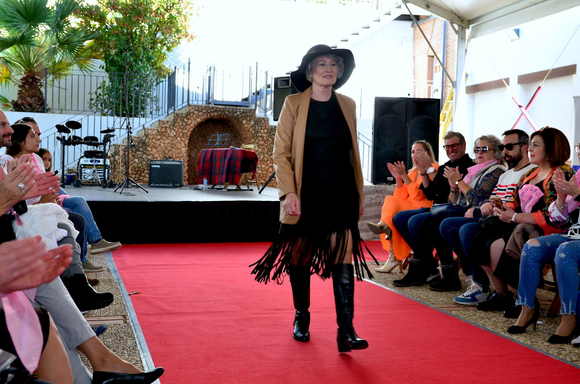 El comercio local de Huétor Vega desfila en su alfombra roja