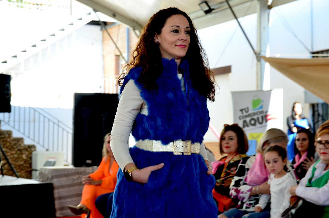 El comercio local de Huétor Vega desfila en su alfombra roja