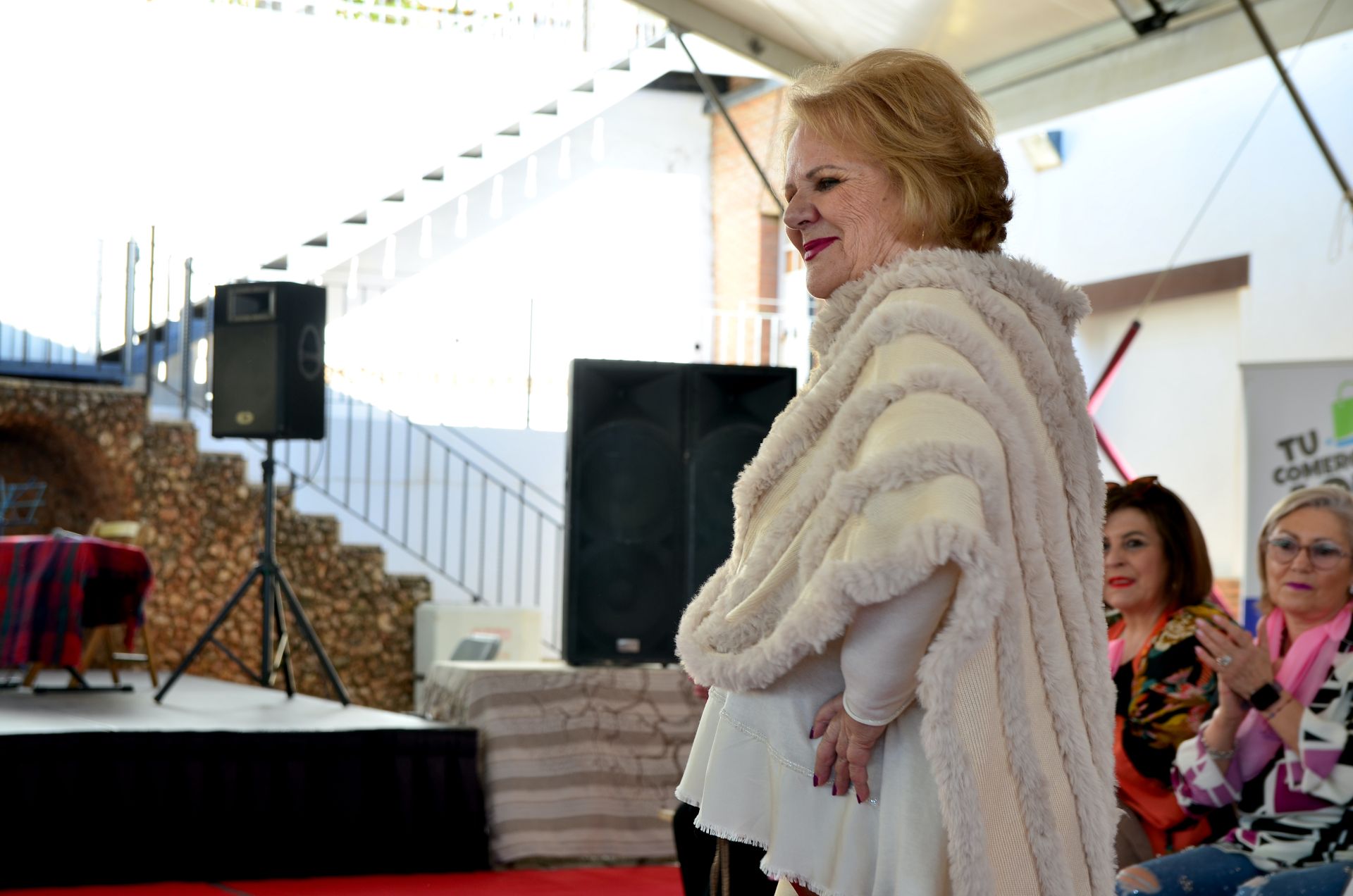 El comercio local de Huétor Vega desfila en su alfombra roja