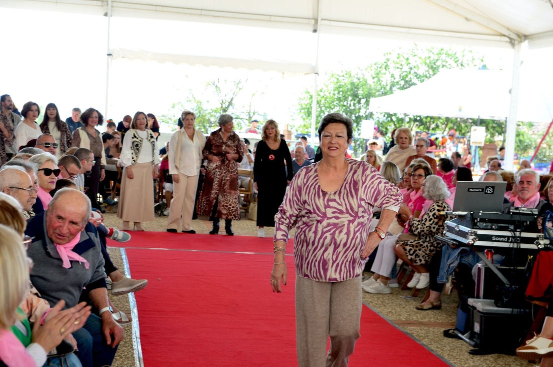 El comercio local de Huétor Vega desfila en su alfombra roja