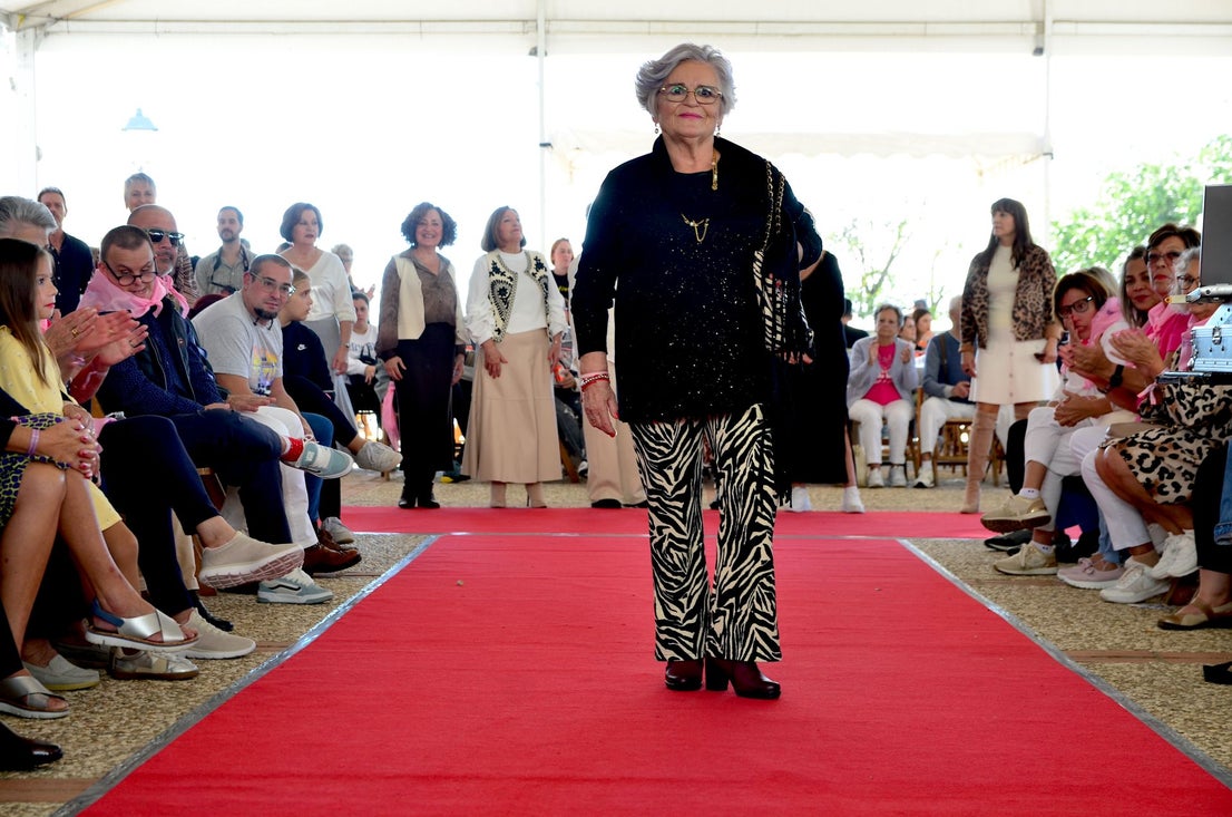 El comercio local de Huétor Vega desfila en su alfombra roja