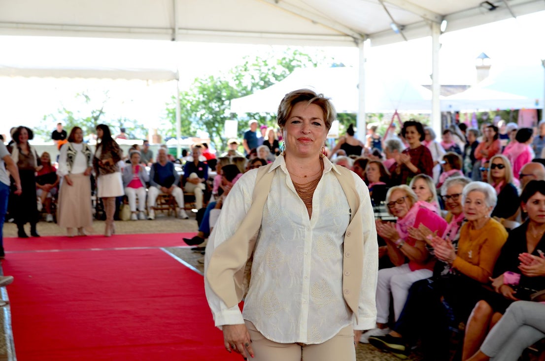 El comercio local de Huétor Vega desfila en su alfombra roja