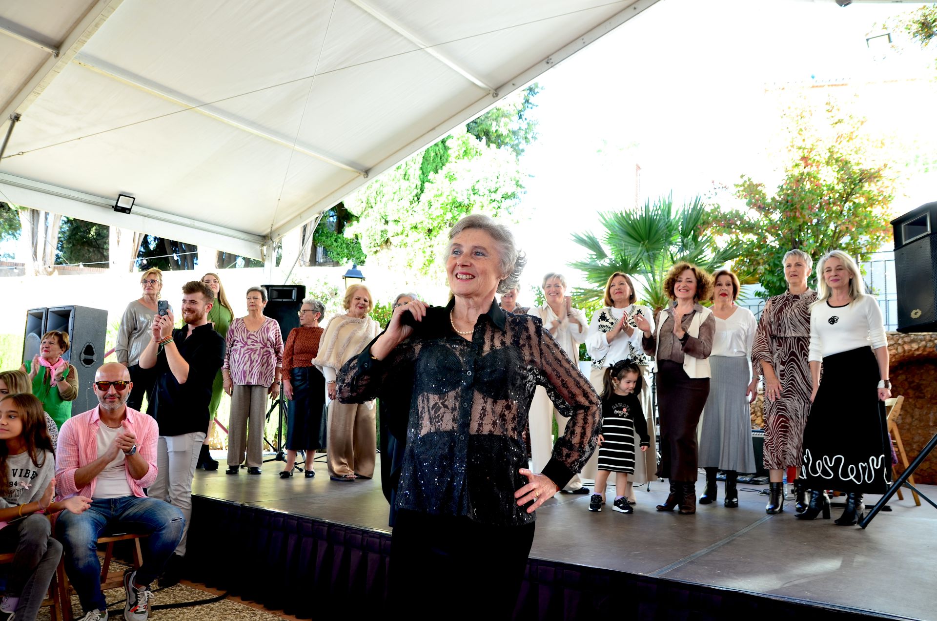 El comercio local de Huétor Vega desfila en su alfombra roja