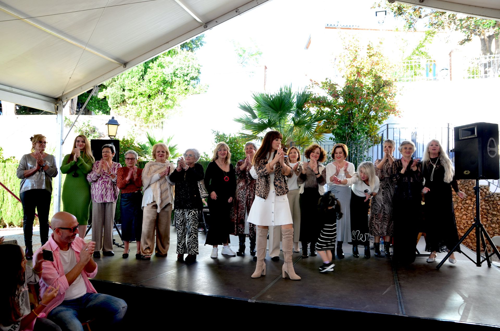 El comercio local de Huétor Vega desfila en su alfombra roja