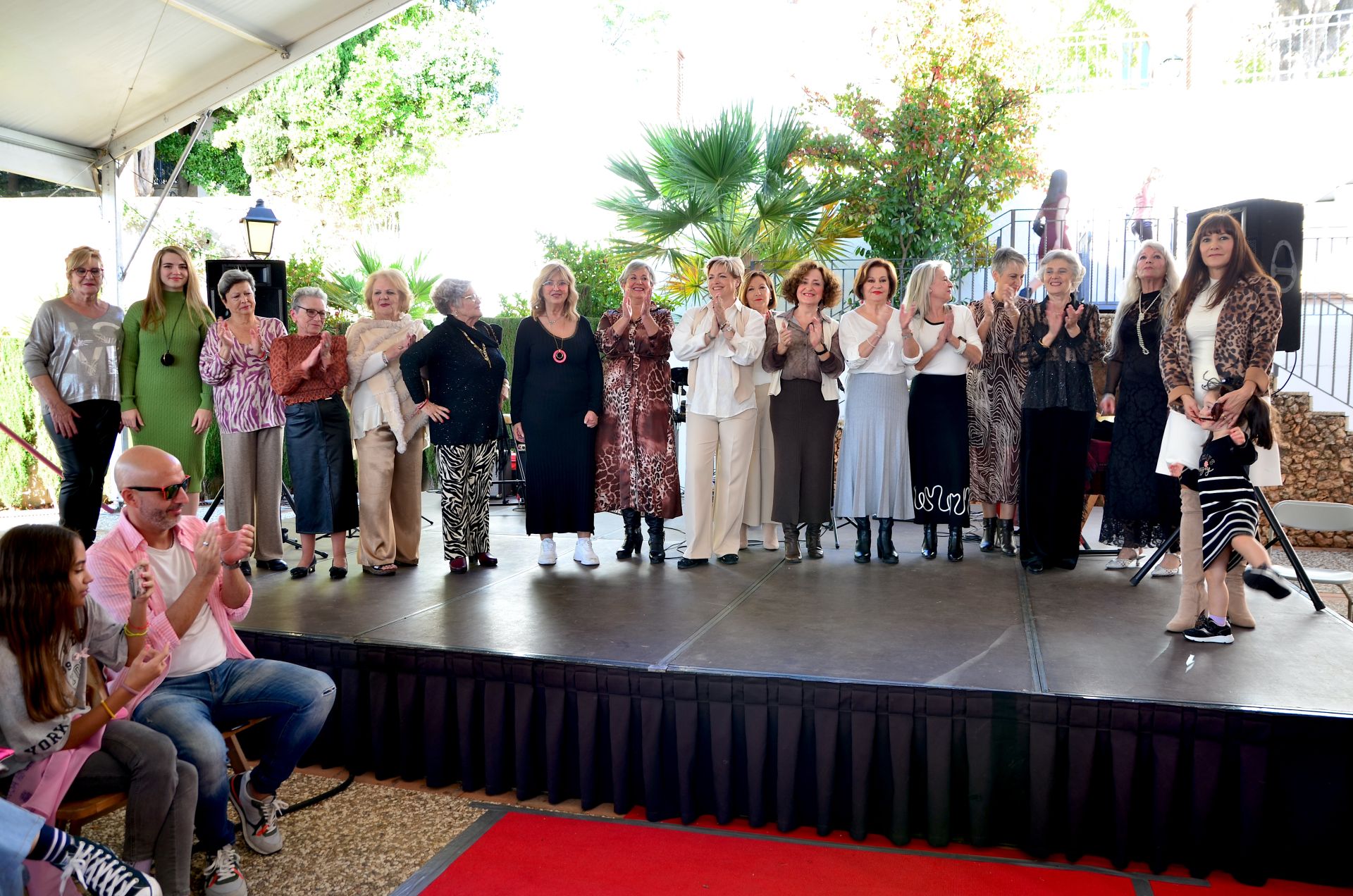 El comercio local de Huétor Vega desfila en su alfombra roja