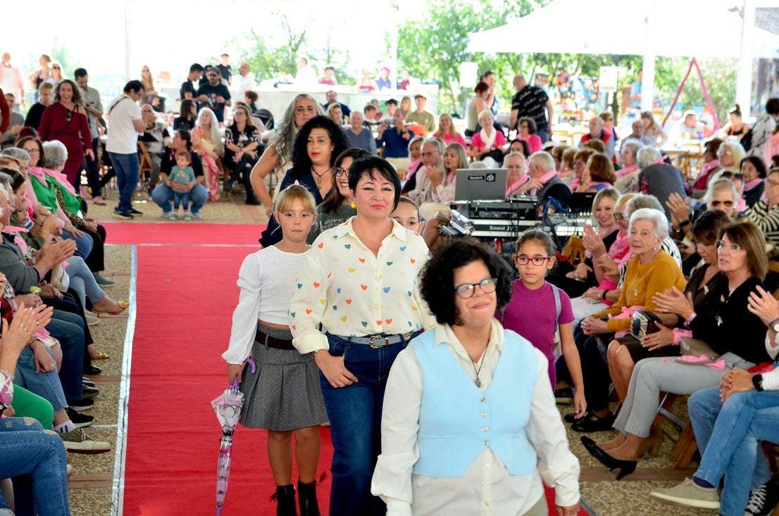 El comercio local de Huétor Vega desfila en su alfombra roja