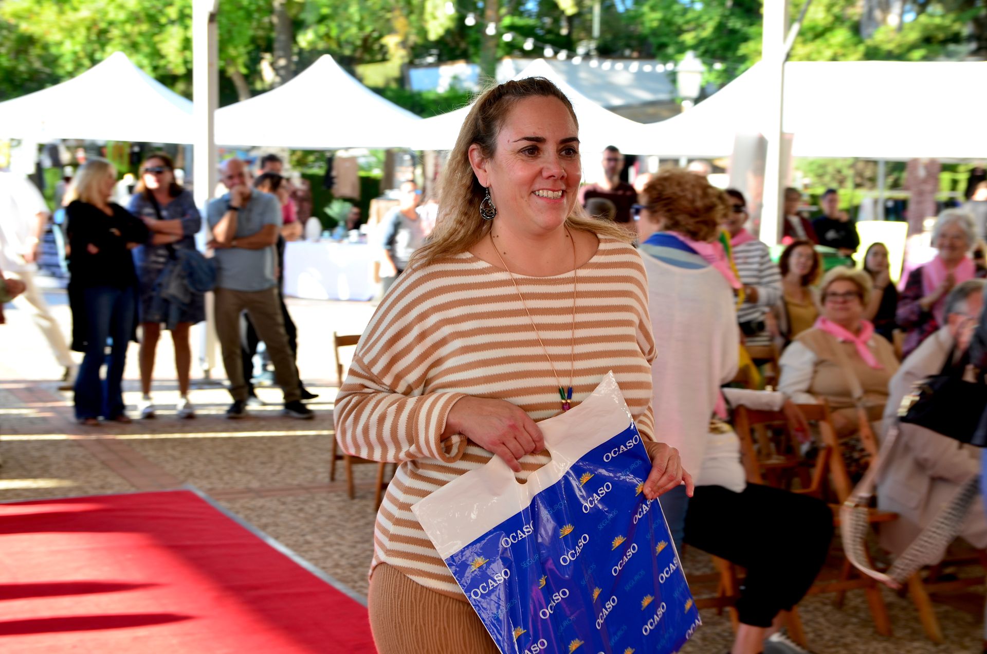 El comercio local de Huétor Vega desfila en su alfombra roja