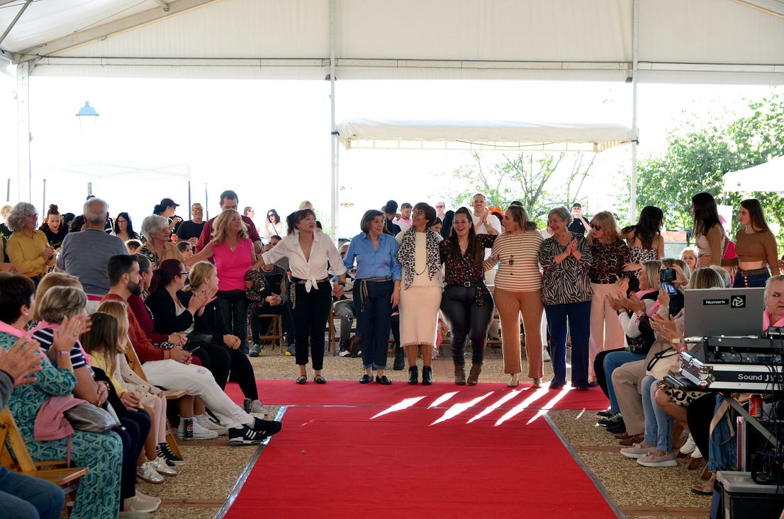El comercio local de Huétor Vega desfila en su alfombra roja