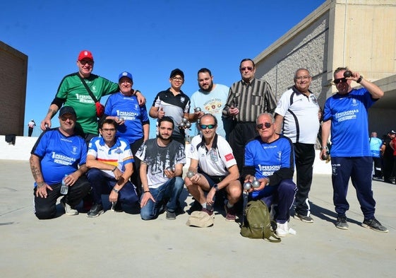 El CD Petanca Los Neveros de Huétor Vega, feliz en un deporte minoritario.