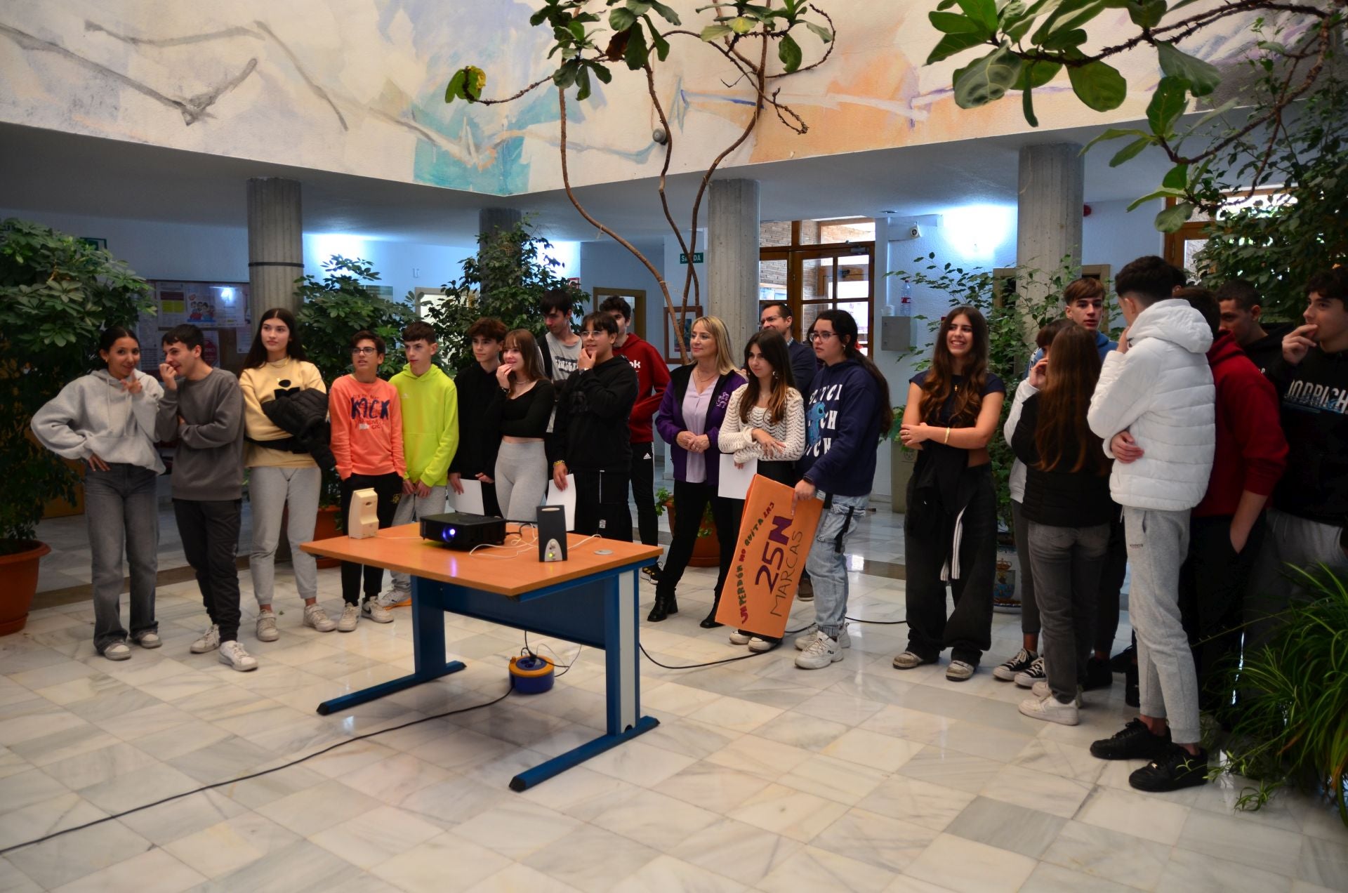 El IES Los Neveros de Huétor Vega clama contra la violencia machista