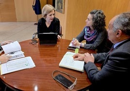 Reunión en Huétor Vega con el gerente del Consorcio de Transportes y la edil de Movilidad de Granada.