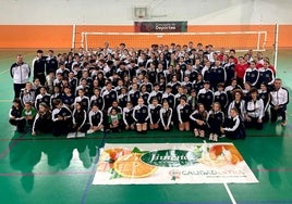 El Club Voleibol Huétor Vega presenta a sus dos centenares de deportistas