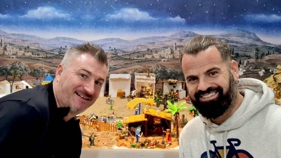 IU monta un belén solidario estilo 'playmobil' en Huétor