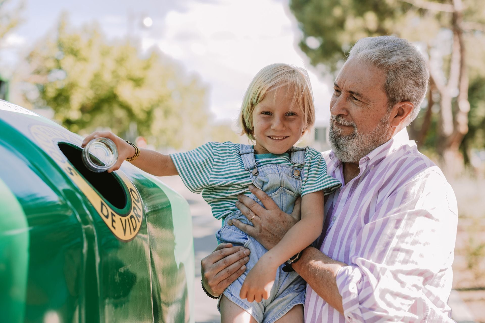 Huétor Vega, comprometido con el reciclaje de vidrio estas navidades