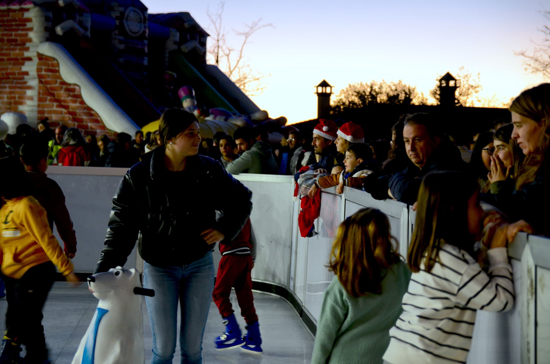 Huétor Vega, una pista de patinaje y la puesta de sol