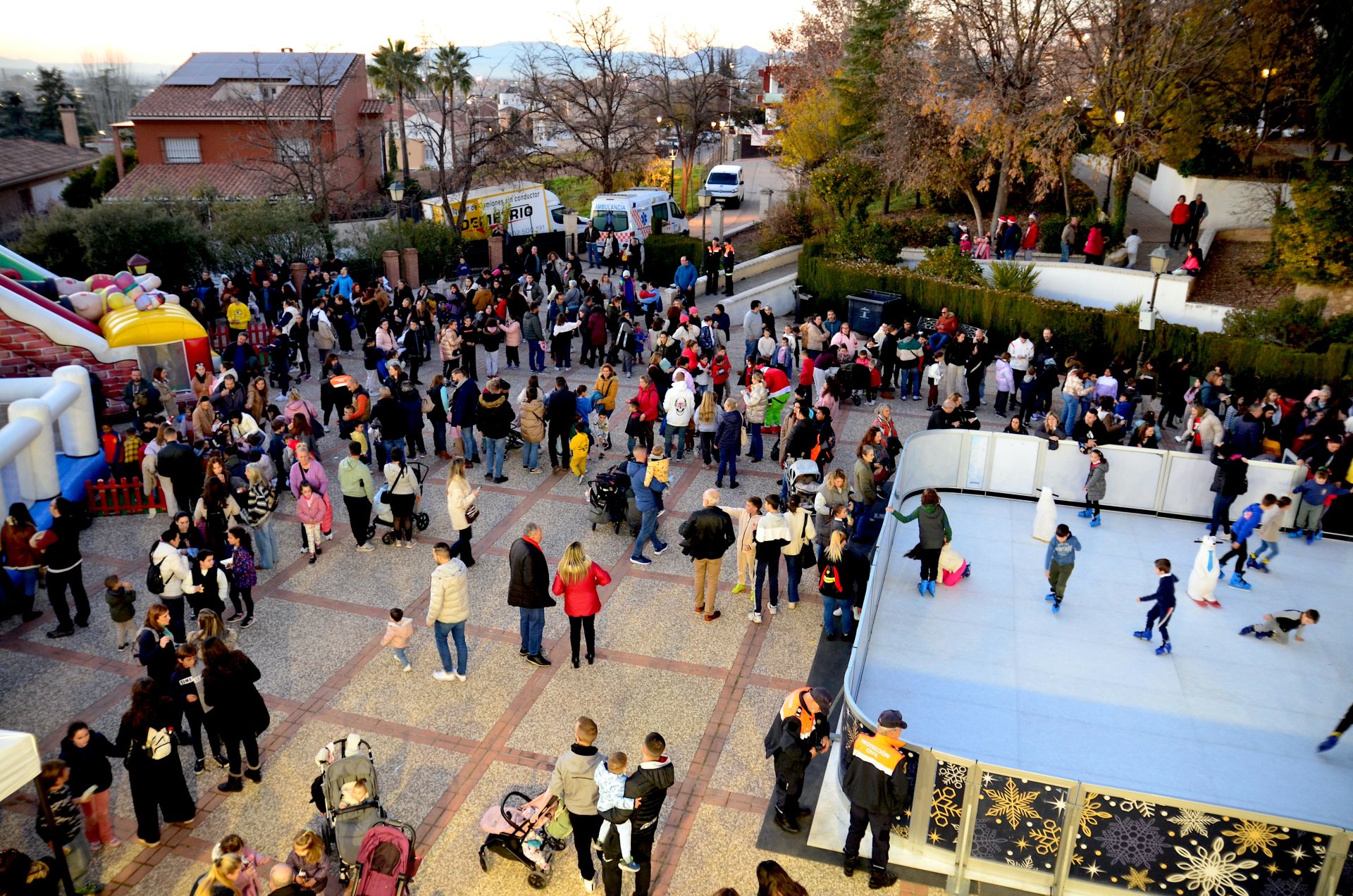 Huétor Vega, una pista de patinaje y la puesta de sol
