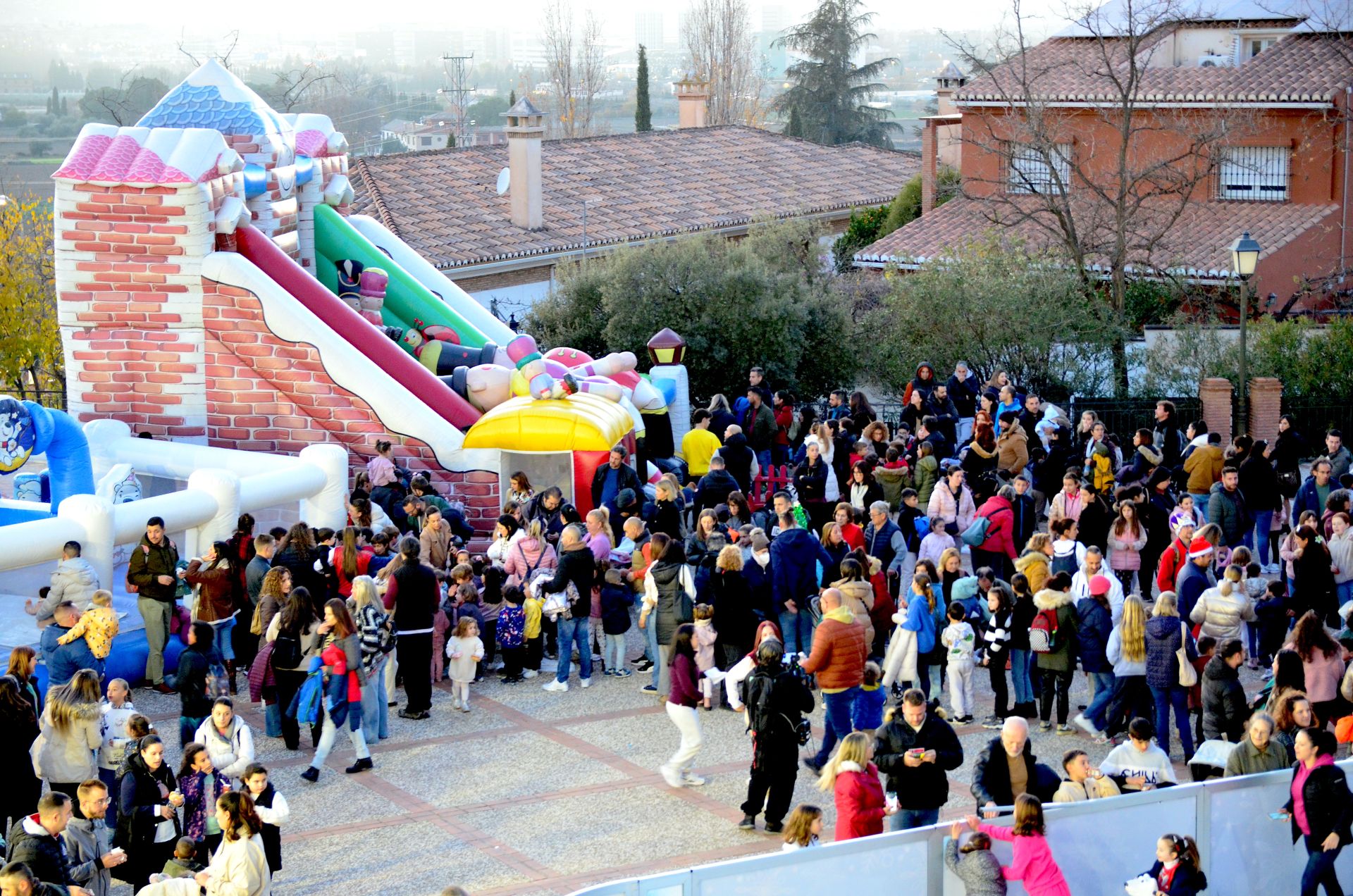 Huétor Vega, una pista de patinaje y la puesta de sol